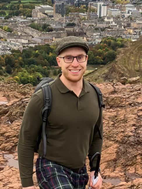 Edinburgh: Hike Arthur's Seat & Calton Hill - Discovering Calton Hill’s Historic Monuments and Views