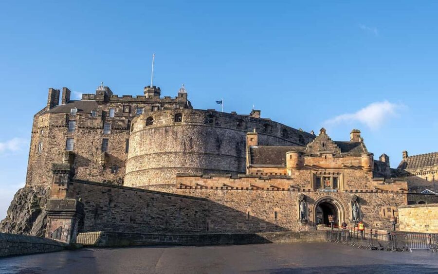 Edinburgh: Old Town Guided Walking Tour - Exploring the National Monument and Nelson Monument