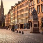 Edinburgh: Old Town Private Walking Tour with Historian - Visiting Edinburgh Castle and Holyrood Palace with Expert Commentary