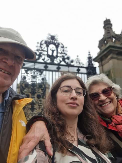 Edinburgh: Private Walking Tour with a Local - Meet Your Local Guide in Edinburghs Heart