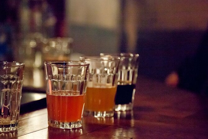 Edinburgh Pub & History Scot Beer Tour - Knowledgeable Guides and Engaging Storytelling