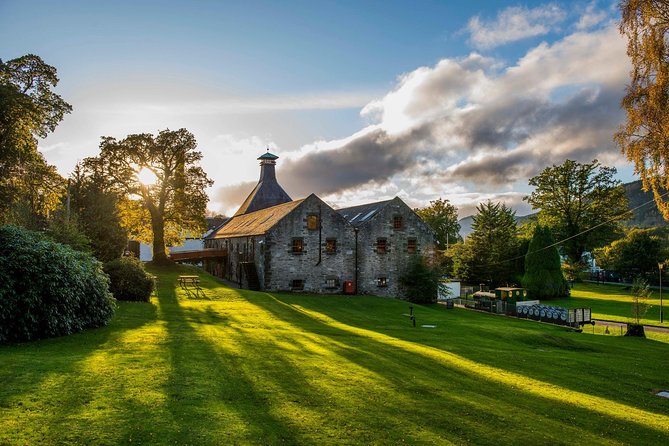 Edinburgh: The Ultimate Whisky Experience Tour - Visiting Dewar’s Aberfeldy Distillery: History and Tasting