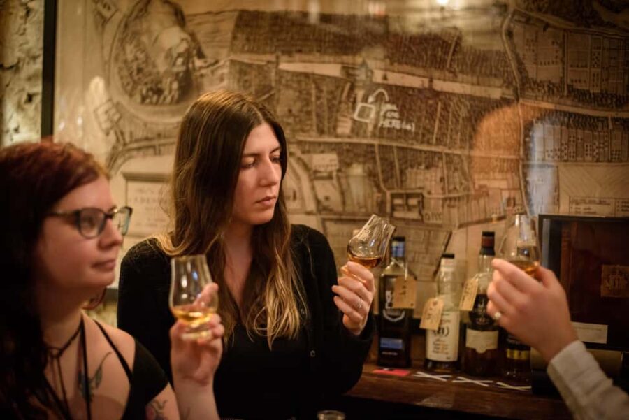 Edinburgh: Underground Vaults Tour with Whisky or Gin - Starting Point and Meeting Location on the Royal Mile