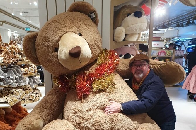 Edinburgh's Christmas Lights and festive Black Taxi Tour - Starting Point in Edinburgh’s Historic Castle District
