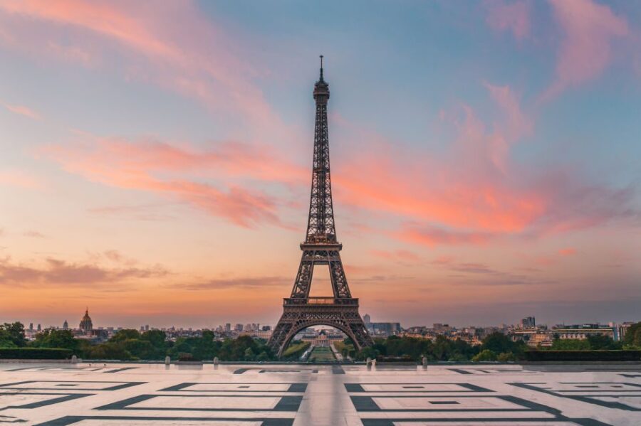 Eiffel Tower Dedicated Reserved Access Summit or 2nd floor - Starting Point at Paris Lounge Near the Eiffel Tower