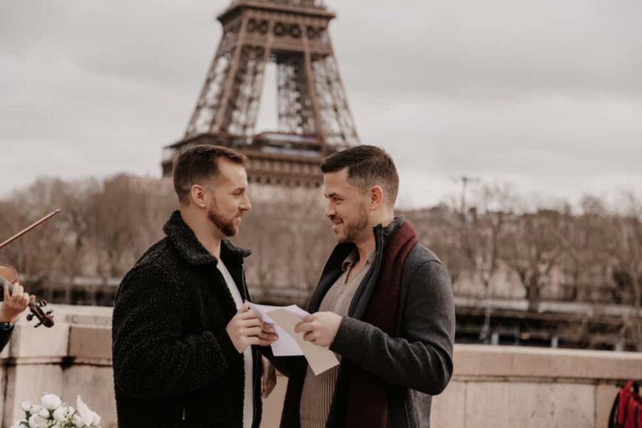 Eiffel Tower Proposal lgbtqia+ / 1h Photographer - What Is Included in the Proposal Package