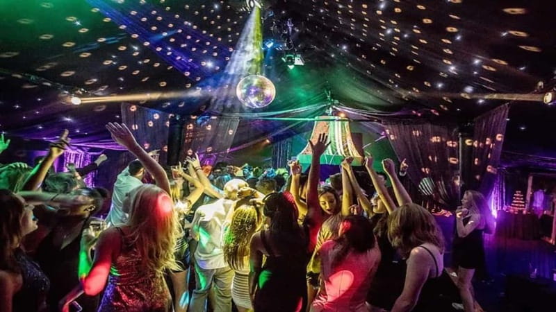 Eindhoven: Pub Crawl with Free Drinks and Entrance - Starting Point at St. Catharinakerk in Eindhoven