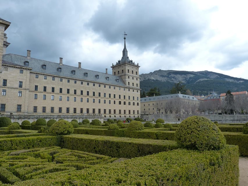El Escorial - Private Guided Tour - Starting Point at the Monumento a Felipe II