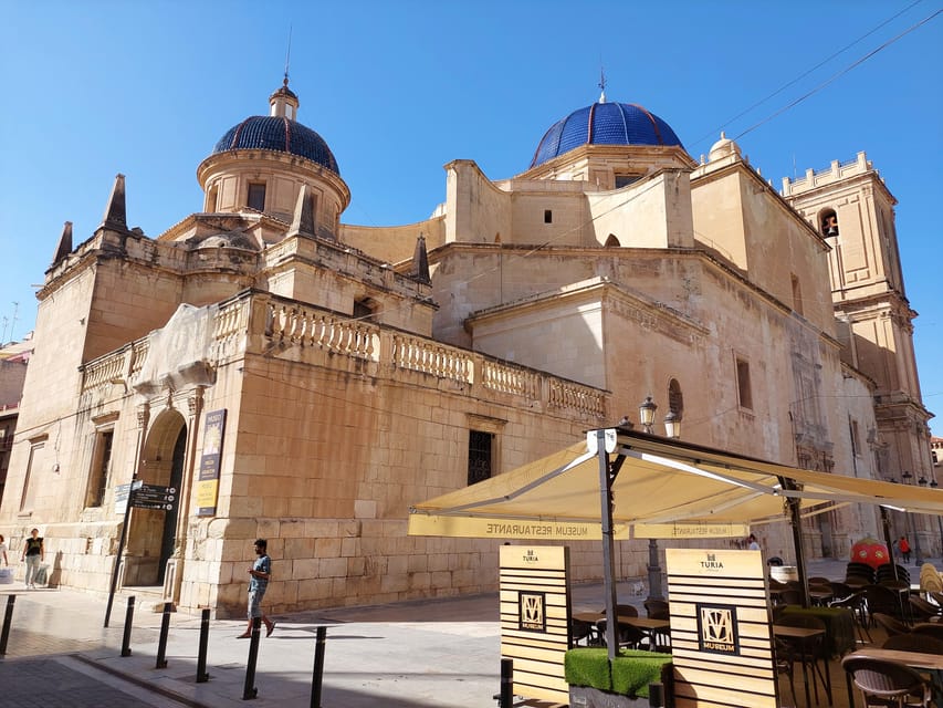 Elche: walking tour through the historic center and botanical garden Huerto de Cura - The Significance of the Lady of Elche