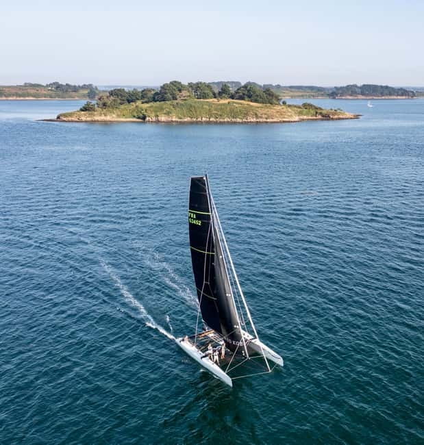 Embark in Larmor-Baden: discover our Extreme 40 catamaran. - Start Your Adventure in Larmor-Baden and Meet the Skipper