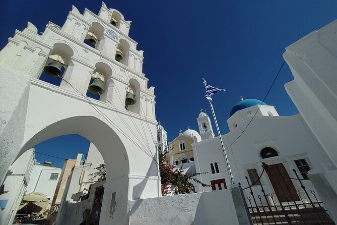 English Speaking guided "GROUP TOURS" in Santorini - From the Old Town to the Iconic Views