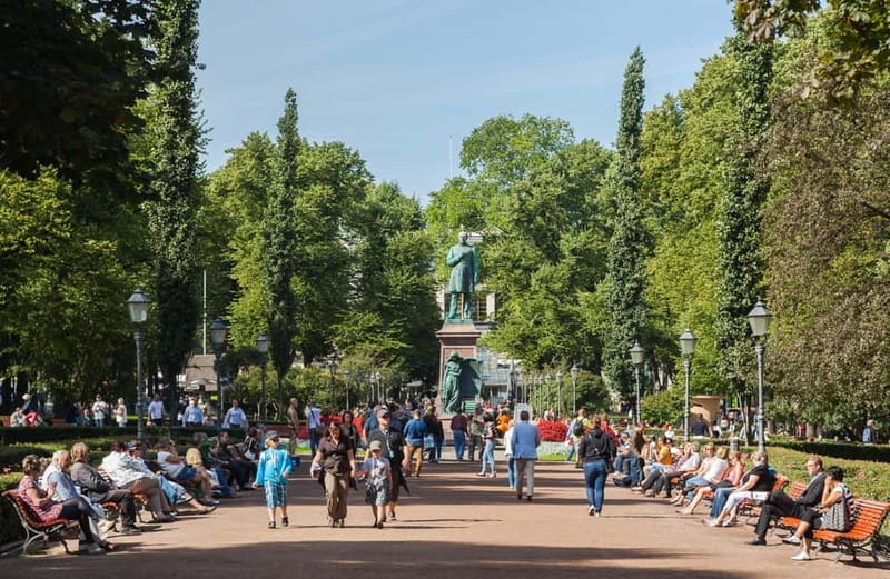 Epic Helsinki: English Speaking Walking Tour - From Senate Square to the Presidential Palace