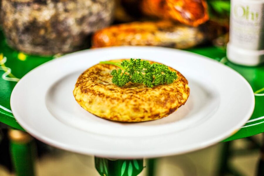 Estepona: Andalusian Flamenco Show Entry Ticket with Drink - Flamenco in the Heart of Andalusia