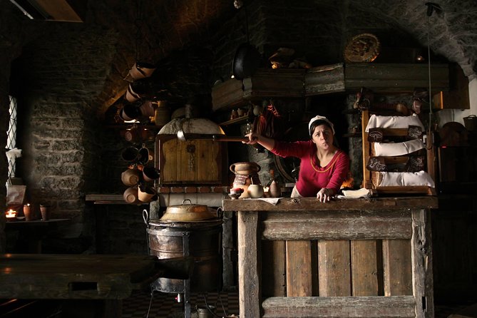 Estonian food, drinks and history tour - Visiting RUKIS Kohvik ja Pagarikoda for Bread and Stories