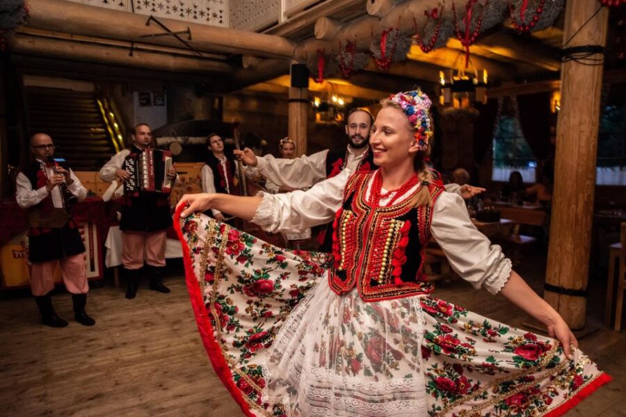Evening Folk Show, singing, dancing and delicious food! - Starting at the Heart of Krakows Cultural Scene
