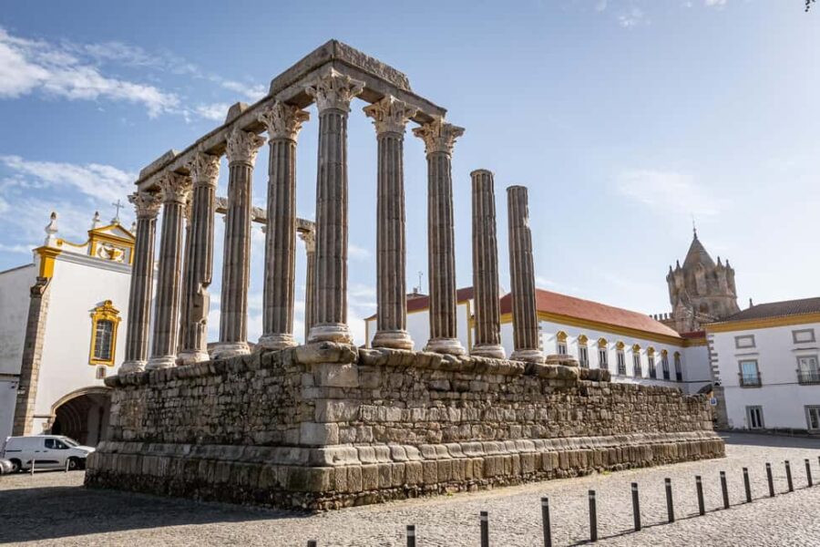 Évora: Private & Flexible Walking Tour in Historic Center - Exploring Praça de Sertório and the Roman Baths
