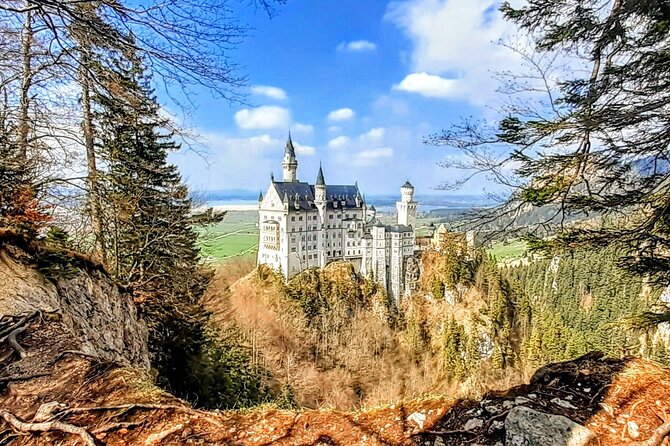 EXCLUSiVE SKIP-THE-CROWDS Neuschwanstein and Linderhof Castle Tour from Munich INCL. TICKETS - Approaching the Alps: Hohenschwangau and Neuschwanstein
