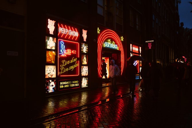 Exclusive small-group Amsterdam Red Light District tour - The Historic Foundations of the Old Town Area