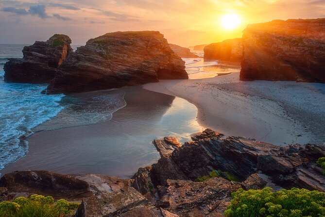 Excursion to Playa de las Catedrals, Ribadeo and Tapia de Casariego - Isla Pancha and Its Panoramic Vistas