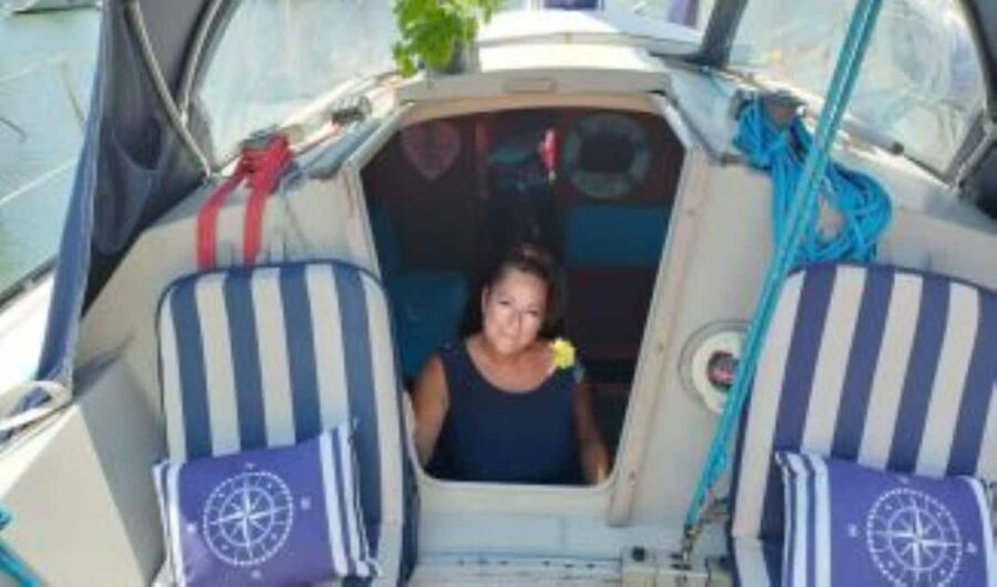 Excursion to the Two Sisters beach - The Boat and Equipment: Comfort and Safety on the Water