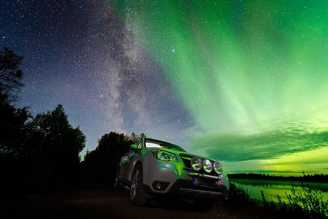 Experience the majestic Auroras Kiruna-Abisko & lodge dinner - The Guided Aurora Chase by Minivan