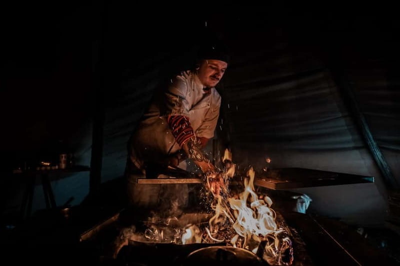 Experience the majestic Auroras Kiruna-Abisko & lodge dinner - The Experience Begins at Máttaráhkká Northern Lights Lodge