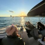 Experiencia en barco con Barcos de Barcelona - Scenic Views of Barcelona and the W Hotel from the Sea