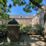 Explore hidden streets with friends - Discovering the Nine Streets Shopping District