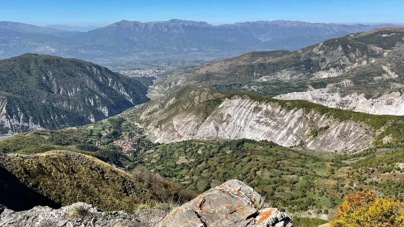 Explore Rabdisht: Guided Tour of the Stone Village - Visiting the Village Mosque and Its Significance