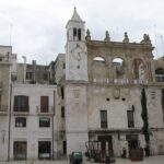 Explore Wonderful Bari: Self-Guided Audio Tour - Exploring Piazza del Ferrareses Vibrant Atmosphere