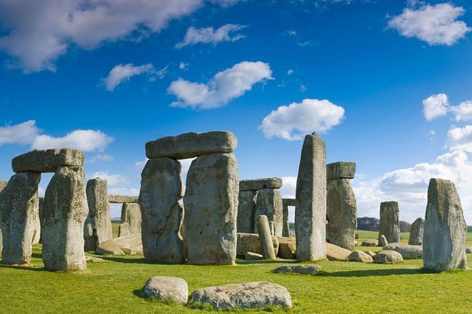 Extended visit: Windsor Castle & Stonehenge with Free Snack Pack - The Mysteries of Stonehenge: An Extended Exploration