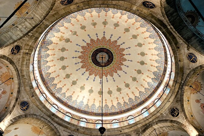 Eyüp Sultan Mosque and Eyüp District Istanbul Walking Tour - Discovering the Historic Eyüp Sultan Mosque