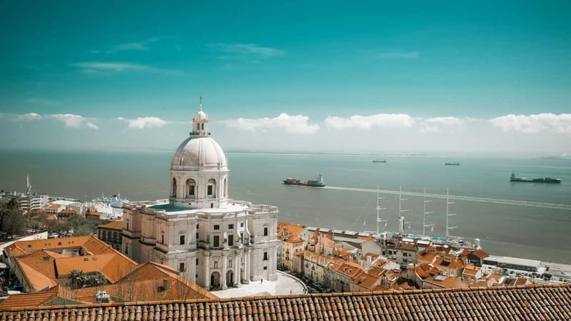 Fado: Guided Historical Tour with Local Dinner - Exploring Lisbon with a Focus on Fado and Its Legends