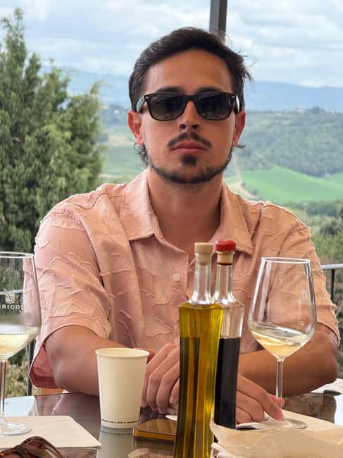 Family-Friendly Tuscany Tour for Wine Lovers & Non-Drinkers - Visiting a Family-Run Farm with Stunning Views of San Gimignano