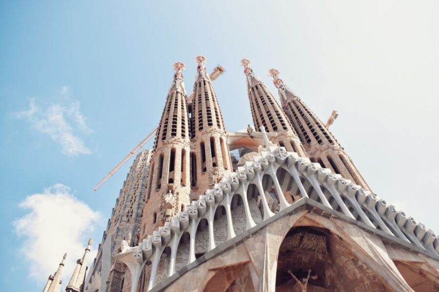 Fast-Track Access: Sagrada Familia 1.5-Hour Guided Tour - Inside the Sagrada Familia: What You Will See