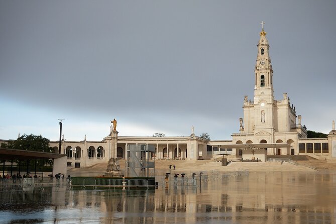 Fátima and Óbidos Small Group Day Tour - Visiting the UNESCO-listed Batalha Monastery
