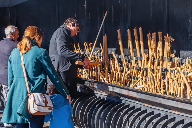 Fatima Batalha Nazaré Óbidos Small Group Tour From Lisbon - Exploring the Batalha Monastery’s Architectural Marvel