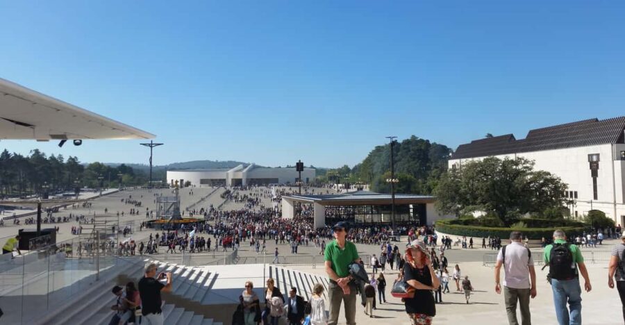 FATIMA: DELUXE FULLY PRIVATE FULL DAY TOUR BY CAR - Visiting the Basilica and Pilgrimage Square