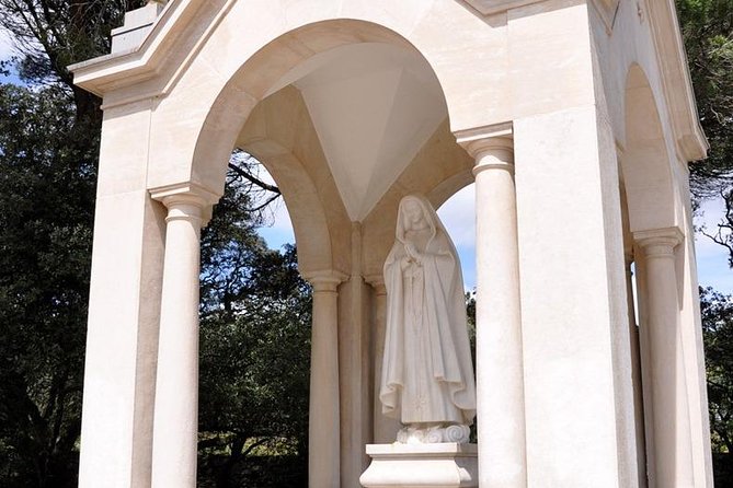 Fátima Half Day Private Tour * Private Tours * - Visiting the Sanctuary of Fatima for Two Hours
