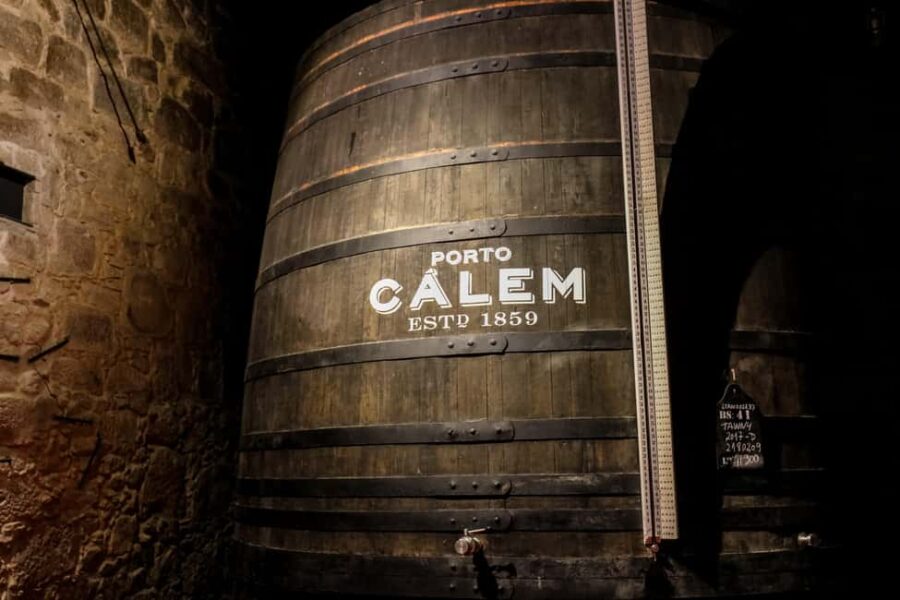 FC Porto Stadium, Lunch, Wine Cellar Tour and Fado Show - Savoring a Traditional Portuguese Lunch in Porto