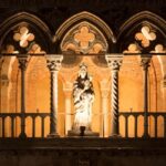 Ferrara Noire: un tour nella cronaca nera del passato - Starting Point Under the Statue of Savonarola