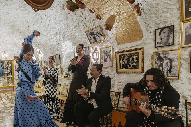Flamenco show at Cueva Los Amayas, in Sacromonte - How the Performance Unfolds in the Sensi Amaya Cave