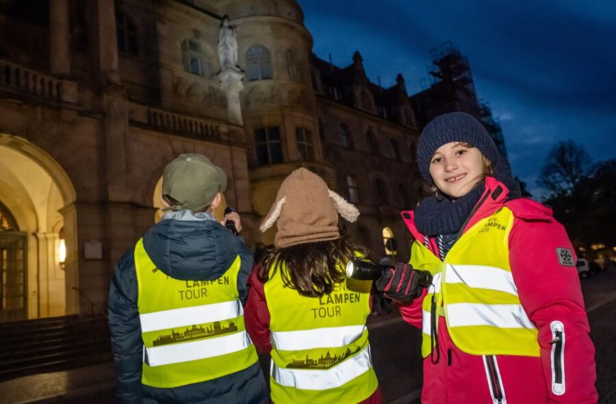 Flashlight tour for children/teenagers - Meeting and Ending at Hannover’s New Town Hall