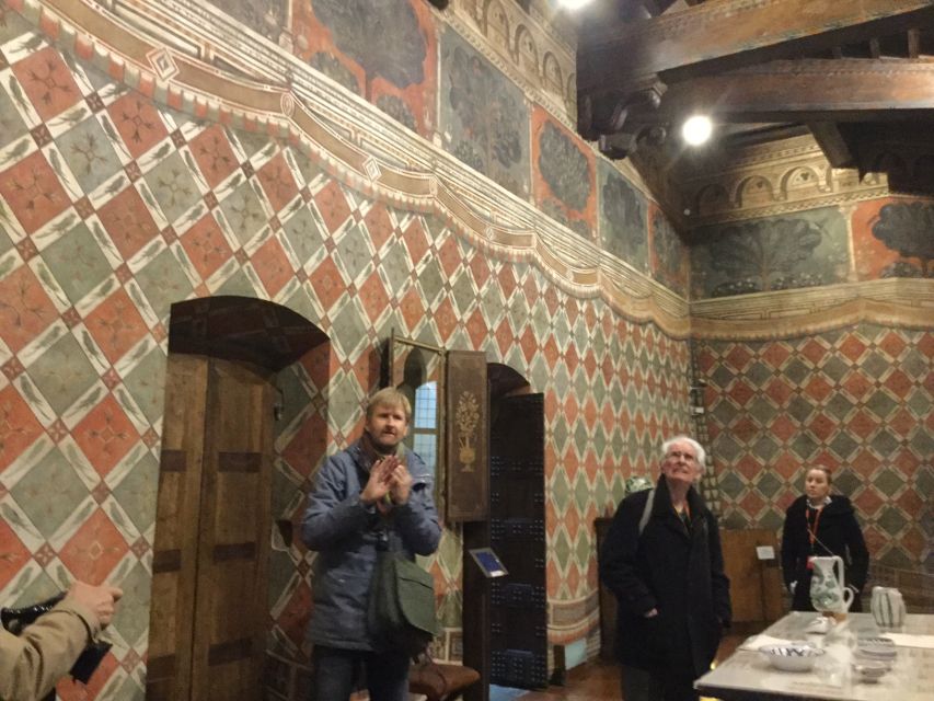 Florence: 1-Hour Private Tour of an Ancient Florentine House - Exploring the Evolution from Medieval Tower to Renaissance Palace