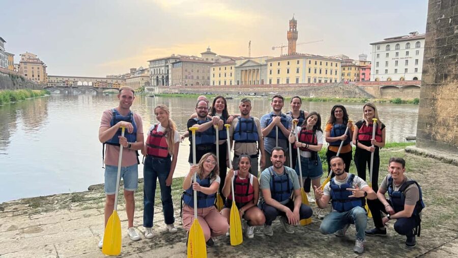 Florence: aperitif in a rubber dinghy under the Ponte Vecchio - Key Points
