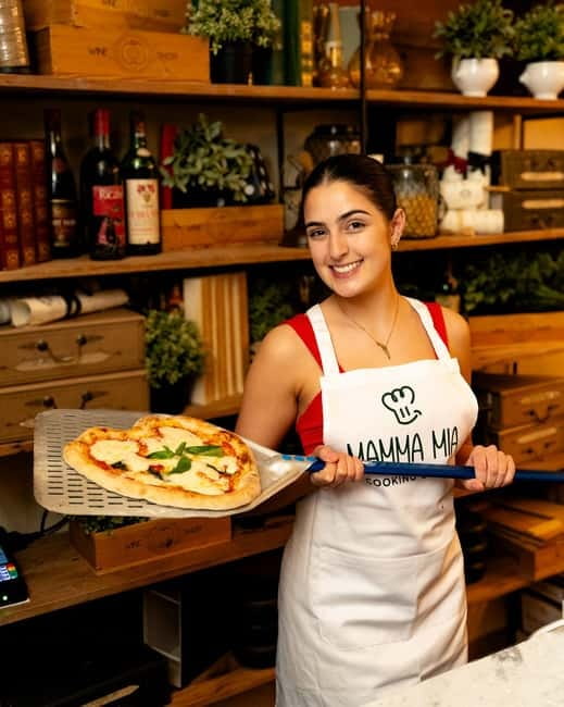 Florence: Authentic Pizza & Gelato Experience+Unlimited Wine - Discovering the Art of Gelato Craftsmanship