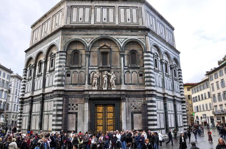 Florence: (French) Walking Tour with a licensed guide - Exploring Brunelleschi’s Dome and the Baptistery