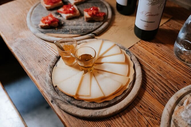 Florence Oltrarno Neighborhood Food & Wine Dine Around - Exploring a Florentine Wine Window with Prosecco