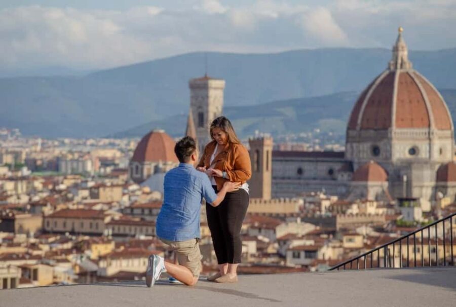 Florence: Private Photo Shooting walk tour w/a local - The Rose Garden: Florence’s Floral Observation Point