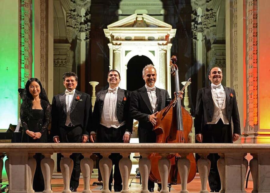 Florence: Tuscan dinner & Three Tenors concert near Uffizi - Starting at the Heart of Florence: Piazza della Signoria